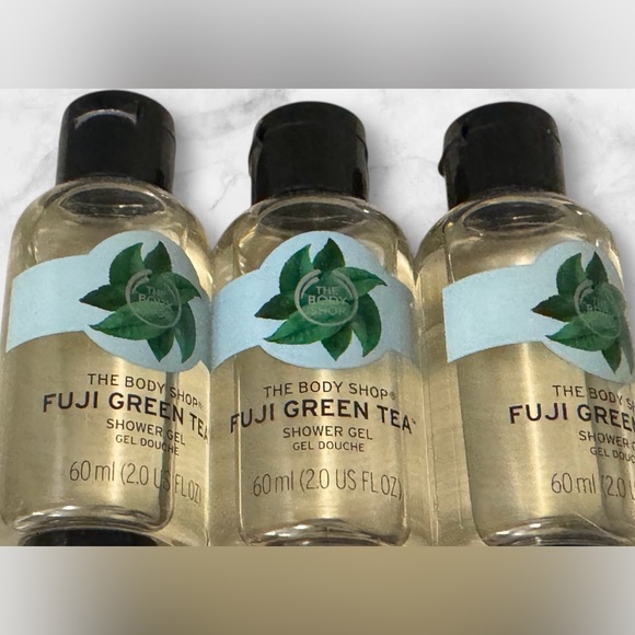 The Body Shop 13 Mini Bottles Body Wash Green Tea Moringa Satsuma Strawberry - Picture 2 of 5